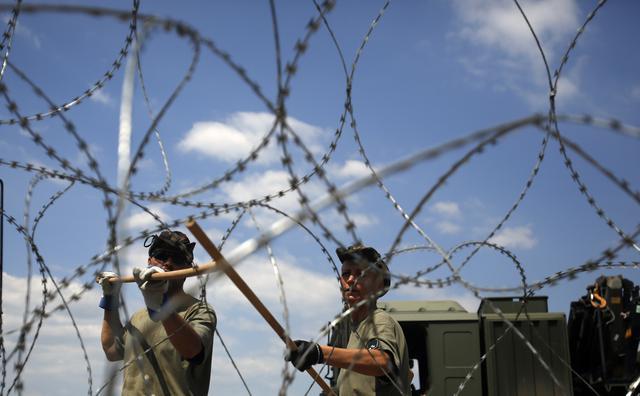 Migranti isekli mađarsku ogradu