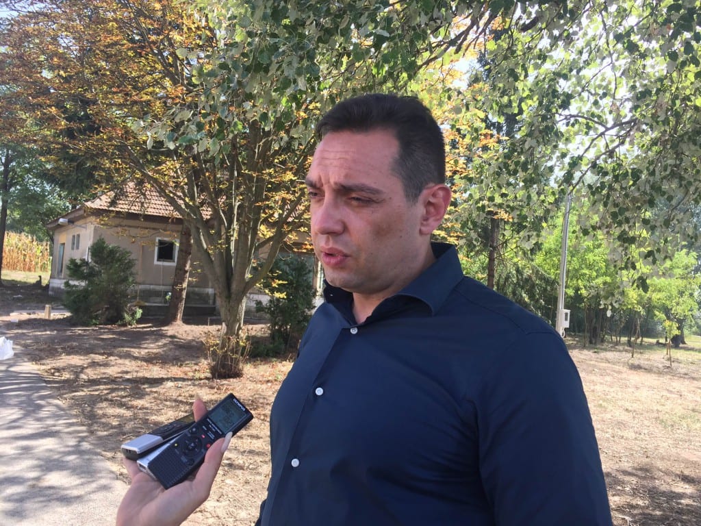 VULIN: MAKEDONIJA JEDINA LEGALNA RUTA ZA IZBEGLICE