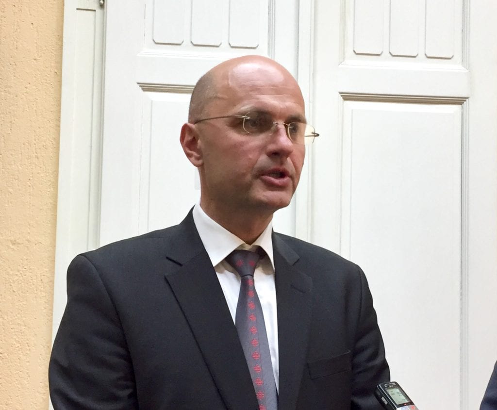 OTVORENO PISMO SLAVENA BAČIĆA, PREDSEDNIKA HNV-A, IŠTVANU PASTORU I IGORU MIROVIĆU