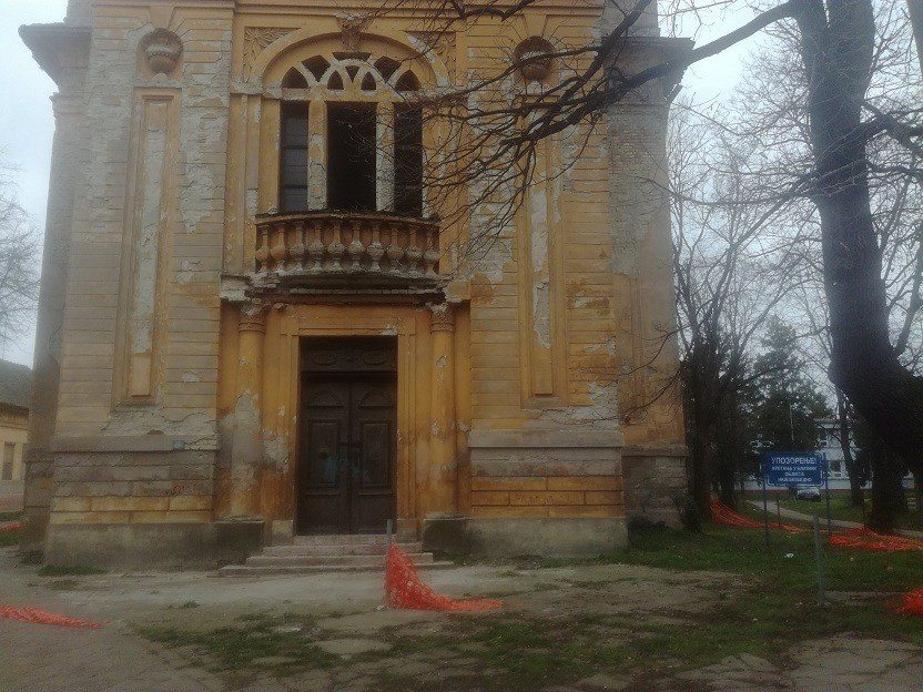 VOICE: CRKVA SKUPLJA ARENDU, A GRAĐANI ISPRED NAKRIVLJENOG TORNJA SKUPLJAJU POTPISE