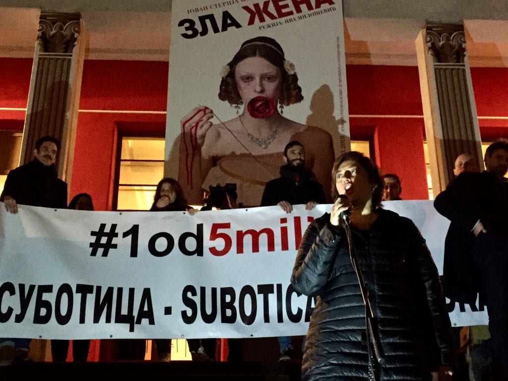 ODRŽAN ČETVRTI GRAĐANSKI PROTEST U SUBOTICI: “PODIGNEŠ GLAVU, ISPRAVIŠ KIČMU I KAŽEŠ – SAD JE DOSTA!”