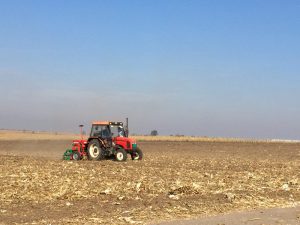 zemlja poljoprivreda traktor