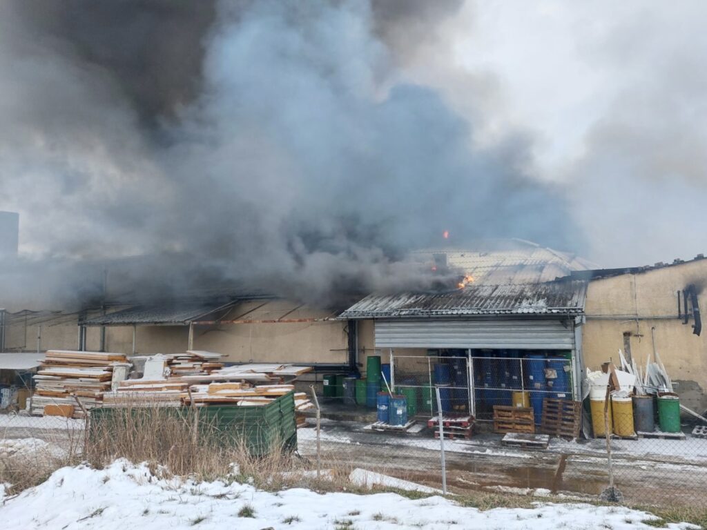 Zapalio se ruski supermarket Svetofor u Subotici (FOTO, VIDEO)