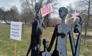 protest spomenik 2 foto Autonomija