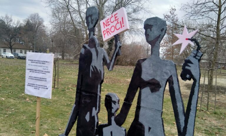 protest spomenik 2 foto Autonomija