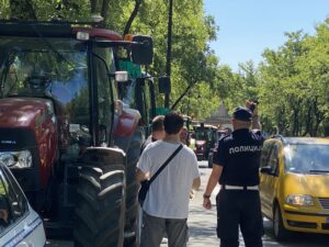 traktor poljoprivrednici protest