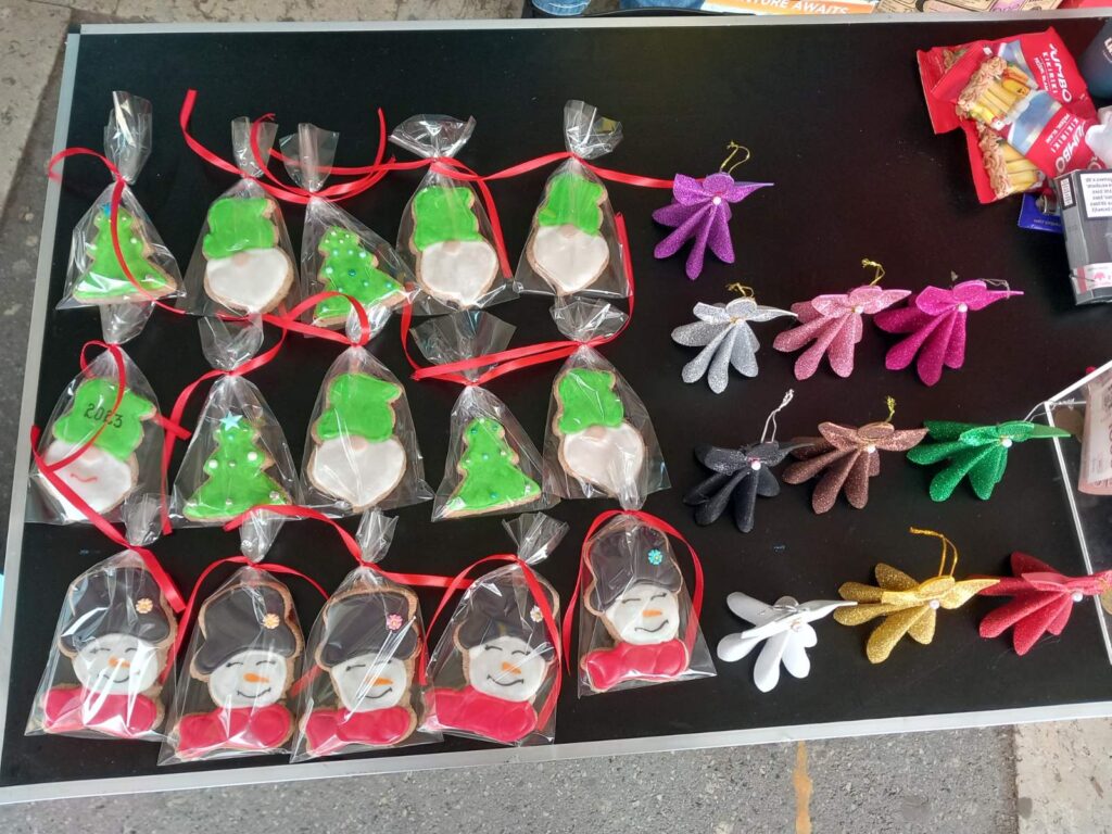 “Budi i ti anđeo nekome”: Počela akcija prikupljanja donacija za novogodišnje paketiće deci iz socijalno ugroženih prodica Bačke Topole