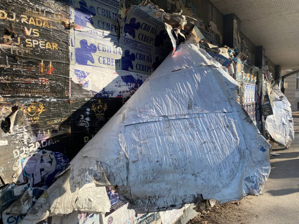Subotica: Kazne za lepljenje plakata na nedozvoljenim mestima od 5.000 do 20.000 dinara