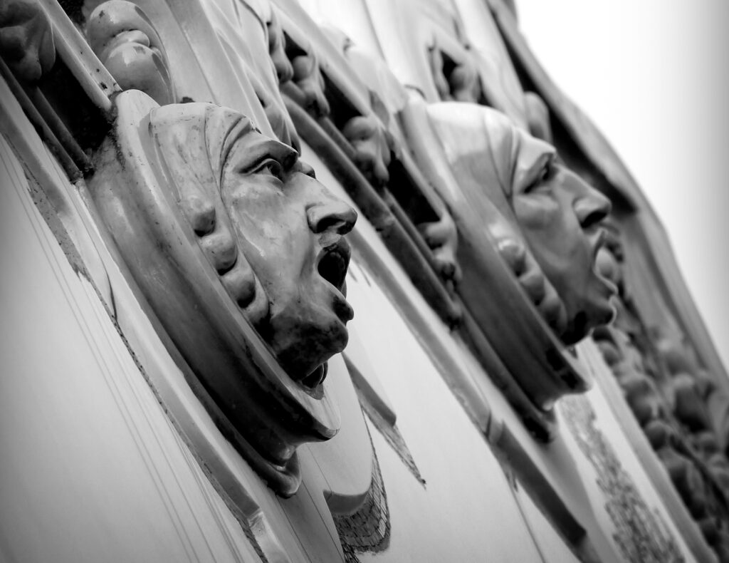 Nepravedno zaboravljena izuzetna umetnička dela: Fasadne skulpture u zaštićenom jezgru grada Subotice
