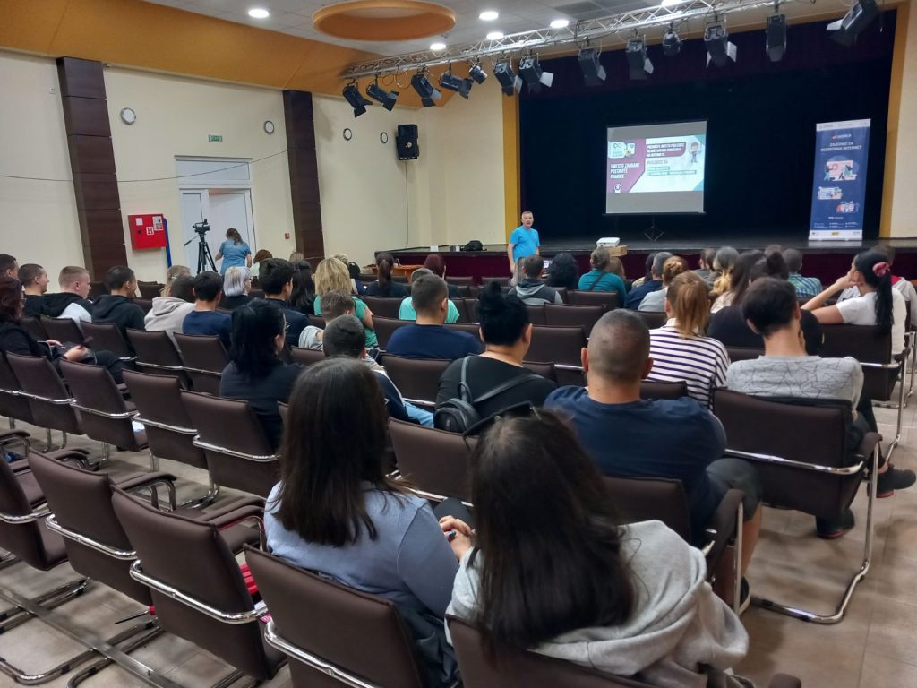 Igor Jurić na tribini “Ukradena bezbednost” u Bačkoj Topoli – suze i muk u sali: Deca su naša zajednička odgovornost