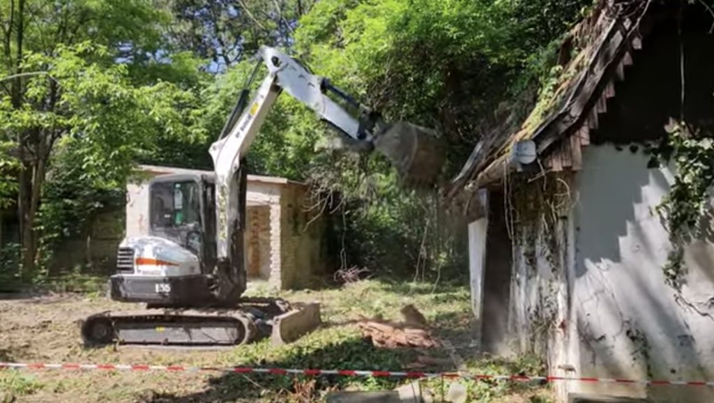 Počelo rušenje devastiranih objekata u Vikend naselju na Paliću: Placevi predviđeni za dalju prodaju