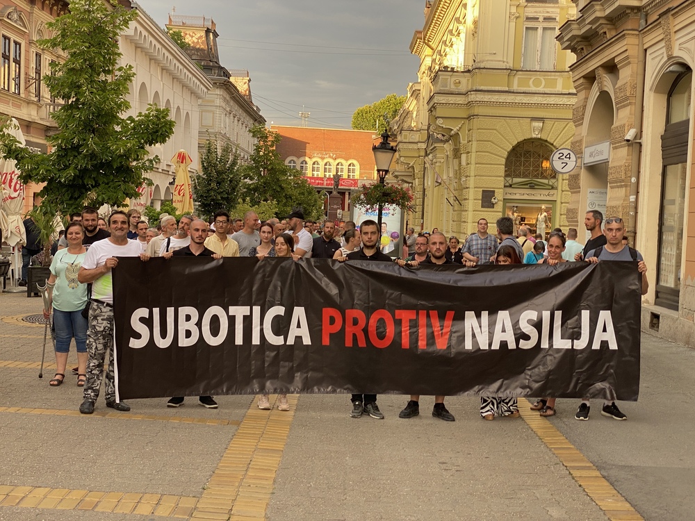 Održan protest „Subotica protiv nasilja“: „Mi smo jedinstven glas protiv nasilja, glas koji poziva na promene“ (FOTO)