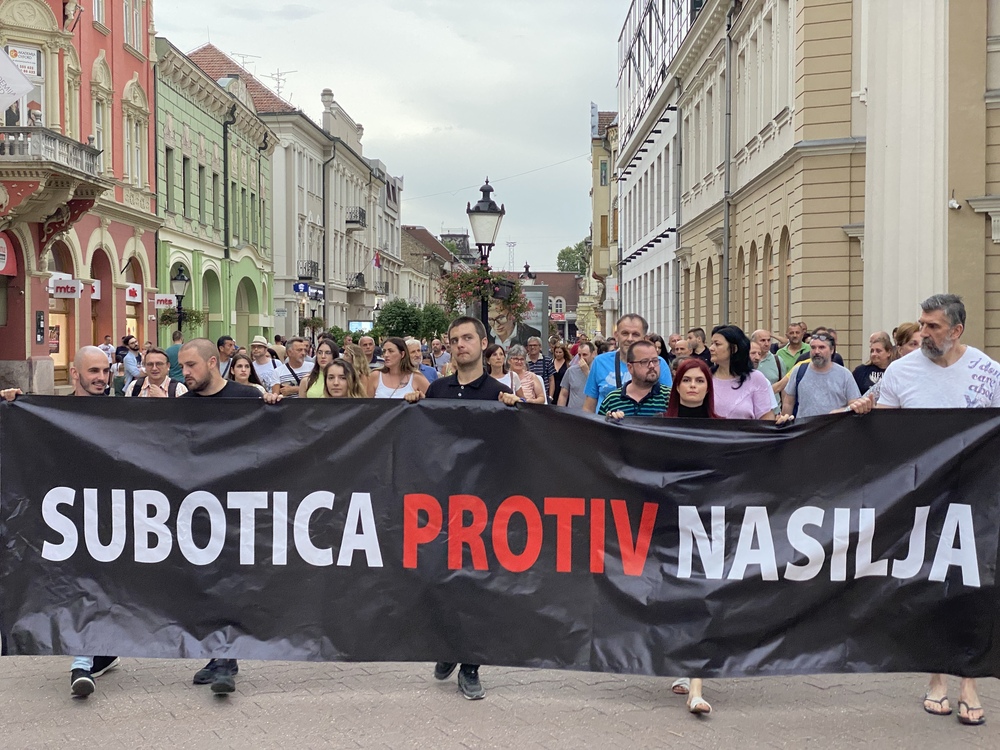 Održan protest “Subotica protiv nasilja“: „Nasilje u Srbiji svakodnevno, a najstrašnije je ono koje se dešava nad decom“