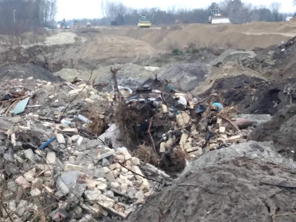 Sa brzom prugom stižu i deponije: Subotičanin podneo tužbe zbog odlaganja otpada na njegovoj zemlji