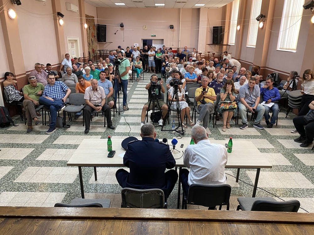 Meštani Hajdukova zahtevaju da se sankcionišu taksisti koji svakodnevno dovoze migrante, policija i dalje aktivna