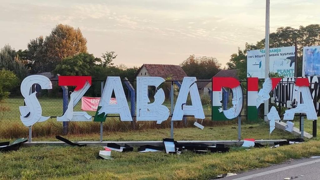 Vandali tokom noći uništili svetleći natpis na mađarskom jeziku sa imenom Subotice