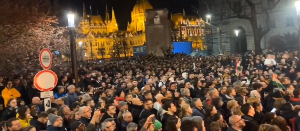 Hiljade ljudi protestuje u Budimpešti, traže ostavku Orbana