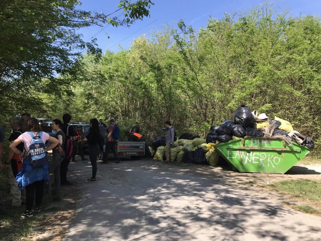NVO i Subotičani tokom vikenda čistili šumu: Prikupljeno oko 10 tona smeća