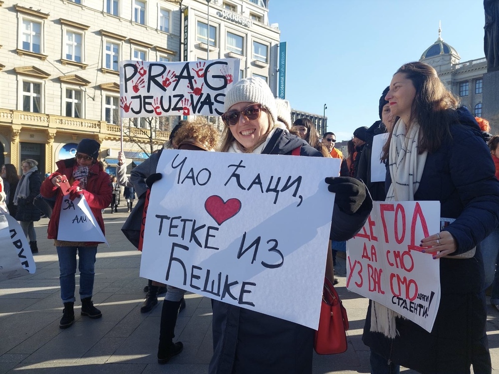 Subotičanka na protestu podrške studentima u Pragu: Danas bismo rado bili sa studentima u našoj zemlji (FOTO)