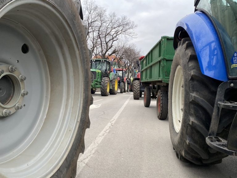 Poljoprivrednici od danas radikalizuju proteste, višesatne blokade na više od 50 puteva u Srbiji