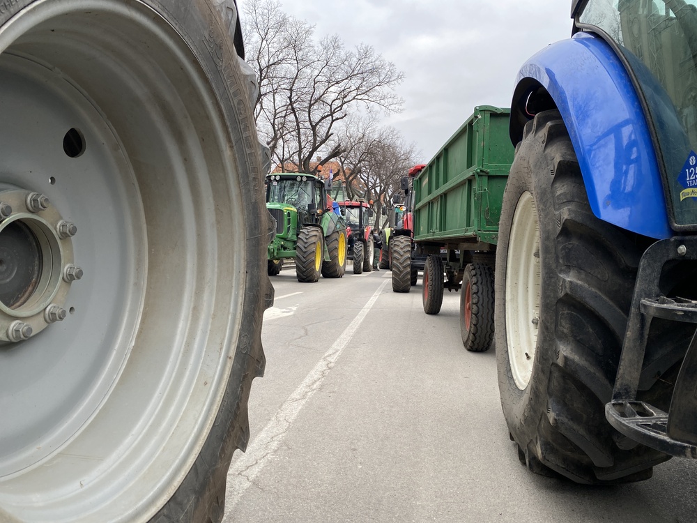 Poljoprivrednici od danas radikalizuju proteste, višesatne blokade na više od 50 puteva u Srbiji
