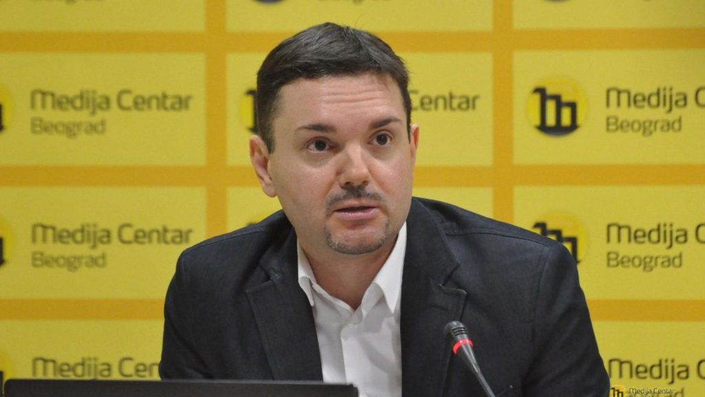 Istoričar Milivoj Bešlin za Storyteller: Autokratski režimi dolaze na vlast kad građani nisu spremni da brane demokratiju