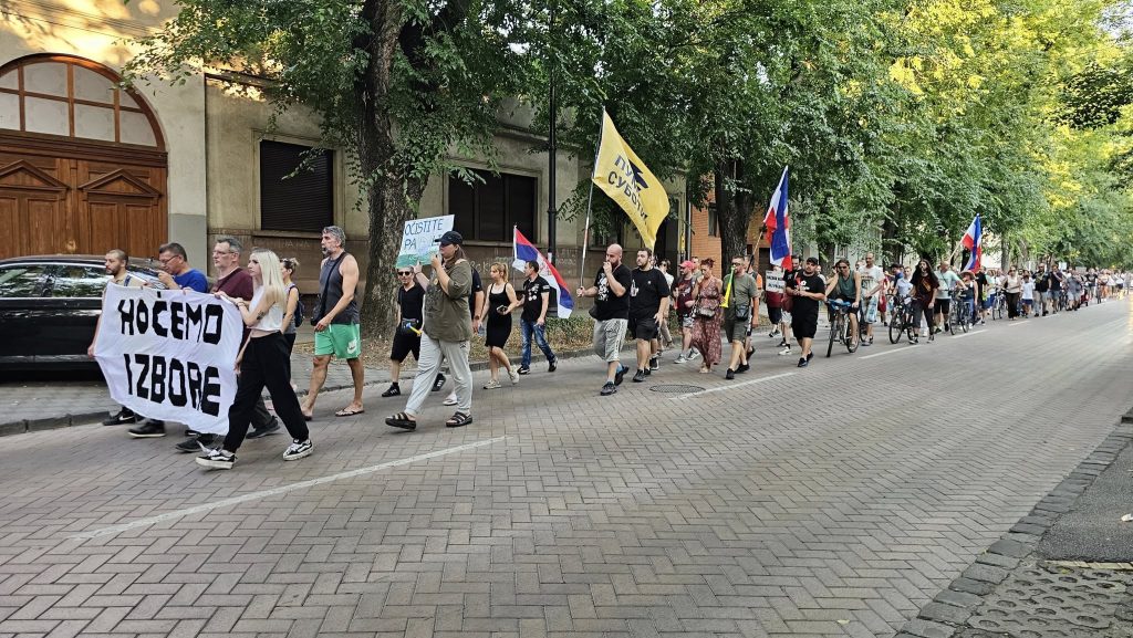 U Subotici održana protestna šetnja, uz poruku: “Hoćemo izbore” (FOTO, VIDEO)