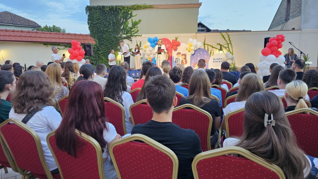 Uspešno okonačna kampanja Hrvatskog nacionalog veća za upis prvaka u osnovne i srednje škole: Kvalitetom do rasta