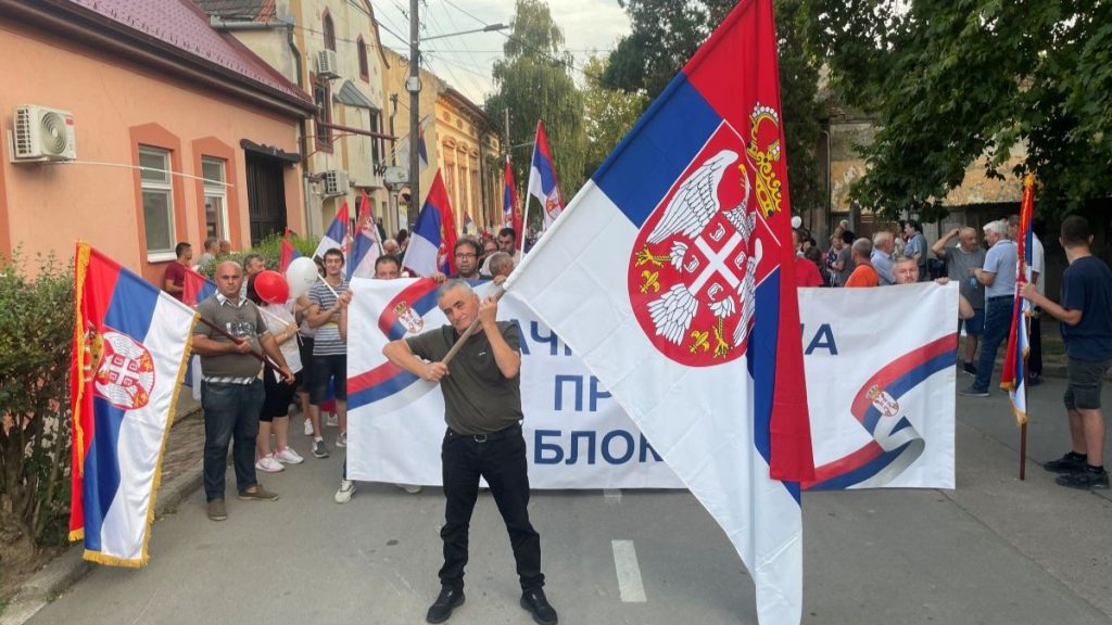 Pristalice Srpske napredne stranke i u Bačkoj Topoli protestovale protiv blokada (FOTO, VIDEO)