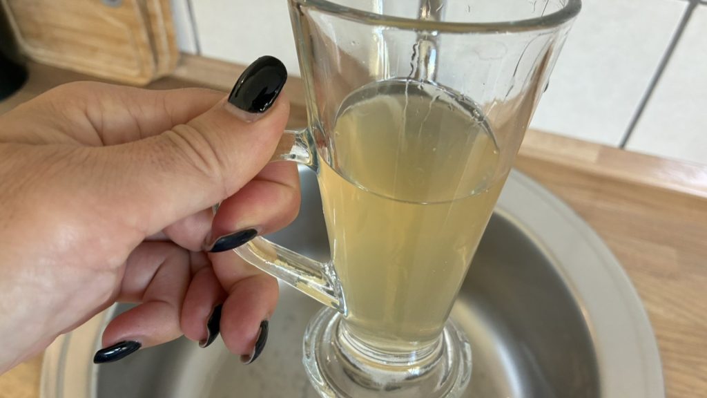 Kad zvanično ispravna voda za piće dobije i boju i neprijatan miris: Slučaj Njegoševo