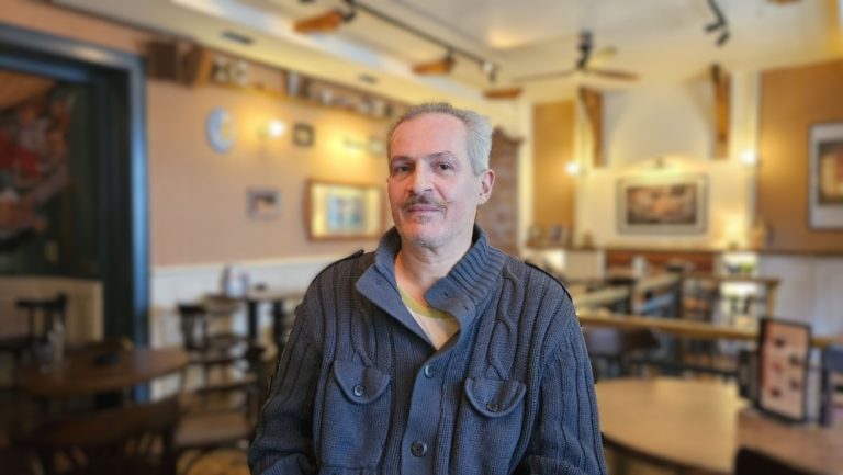 Portret starog umetnika u propadanju – Aleksandar Petrović Mečka: “Kako rastu cene, revolucionar sve manje jede”