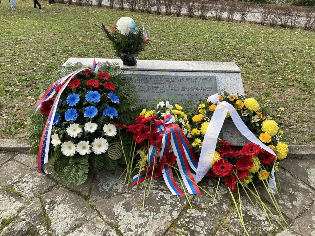 Položeni venci i cveće na spomenik „Balada vešanih“ u Subotici: Borba protiv fašizma mora biti stalna