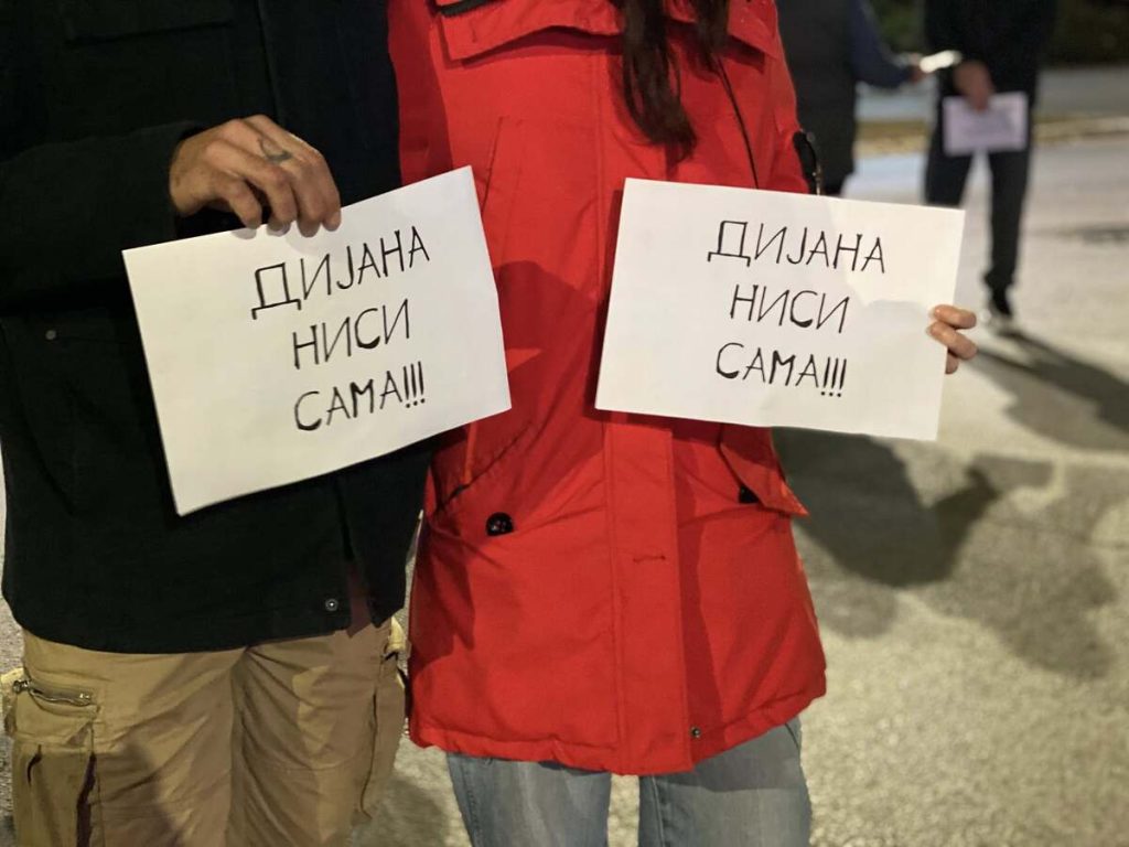 Subotičani šesti dan blokirali saobraćaj u centru grada uz poruku „Dijana, nisi sama“ (FOTO)