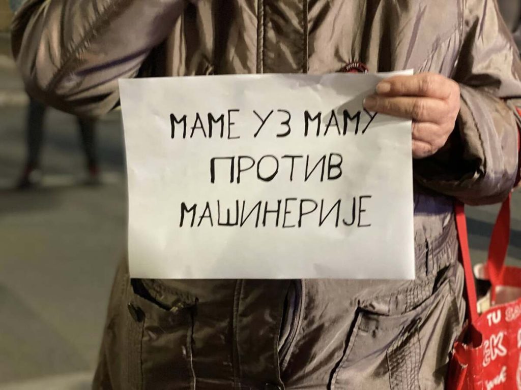 Grupa građana blokirala na sat i po vremena raskrsnicu u centru Subotice u znak podrške Dijani Hrki