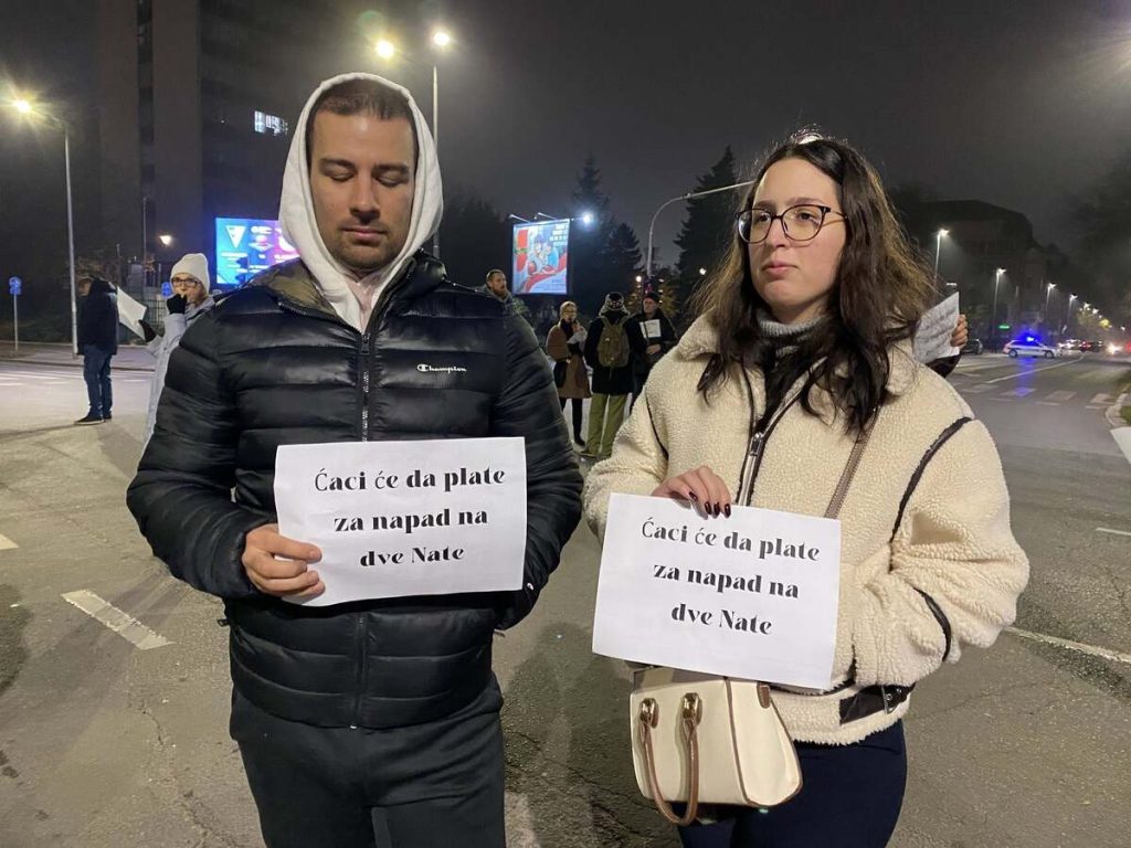 Građani organizovali skup podrške Dijani Hrki, Milomiru Jaćimoviću i dvema novinarkama iz Subotice (FOTO)