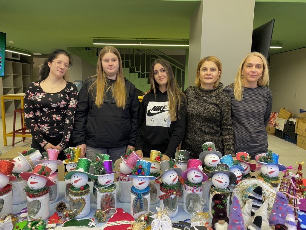 Učenici i nastavnici Školskog centra „Dositej Obradović“ u Subotici organizovali humanitarnu izložbu za NURDOR