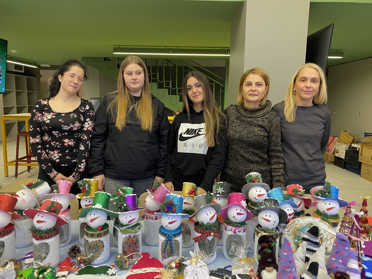 Učenici i nastavnici Školskog centra „Dositej Obradović“ u Subotici organizovali humanitarnu izložbu za NURDOR