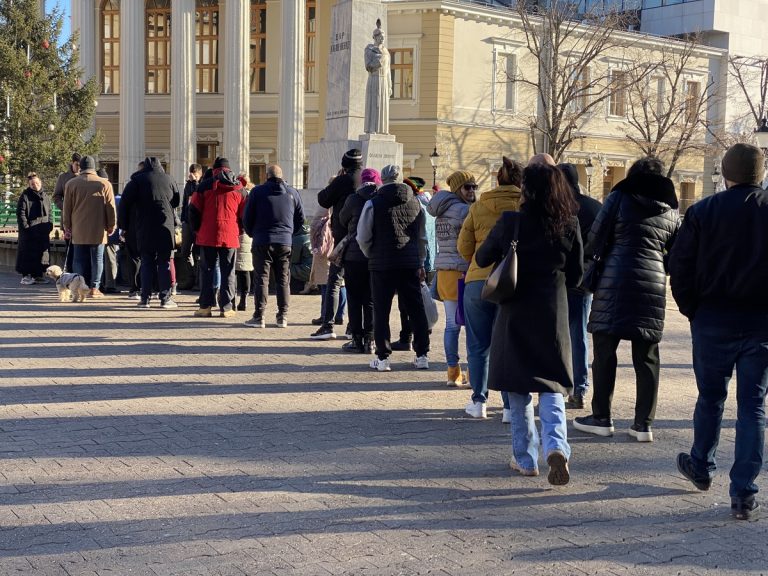 Studenti u blokadi i u Subotici prikupljaju potpise za vanredne parlamentarne izbore (FOTO)