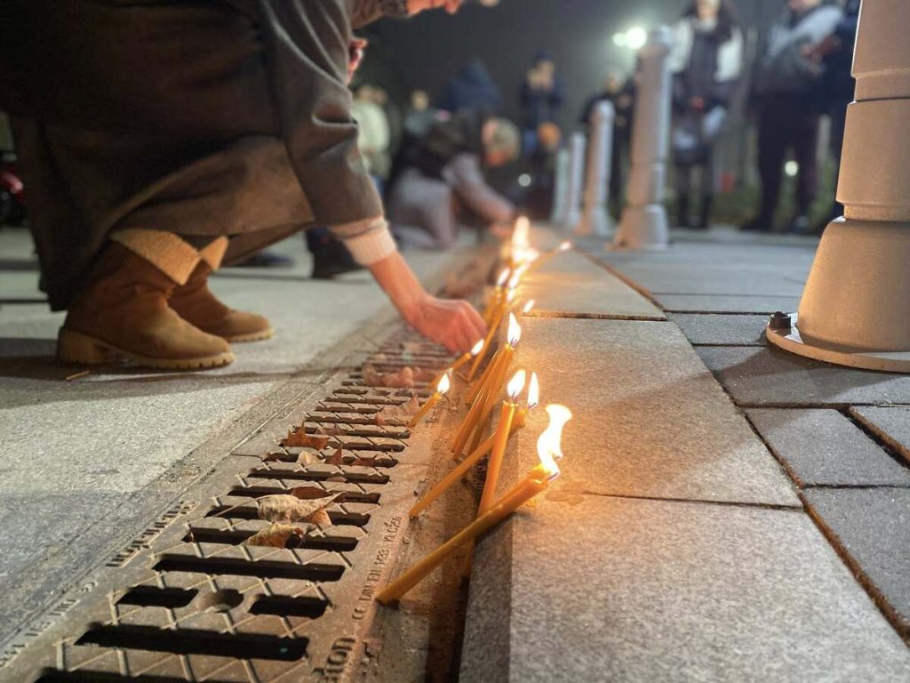 Održan komemorativni skup u Subotici povodom 13 meseci od pada nadstrešnice u Novom Sadu (FOTO, VIDEO)
