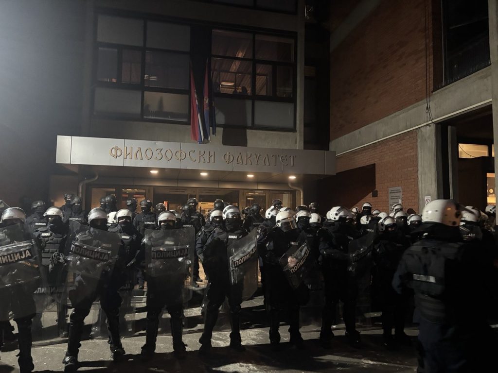 ANEM: Prekomerna upotreba sile prema novinarima, profesorima i studentima na Filozofskom fakultetu u Novom Sadu