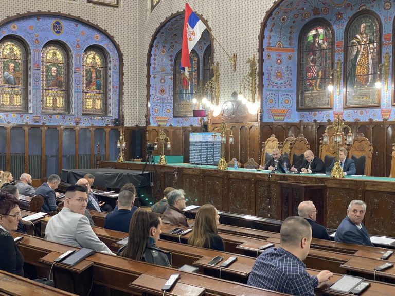 Odbornik SNS-a tvrdi da su „blokaderi“ krivi za manjak u budžetu, opozicija kritikuje rad javnih preduzeća