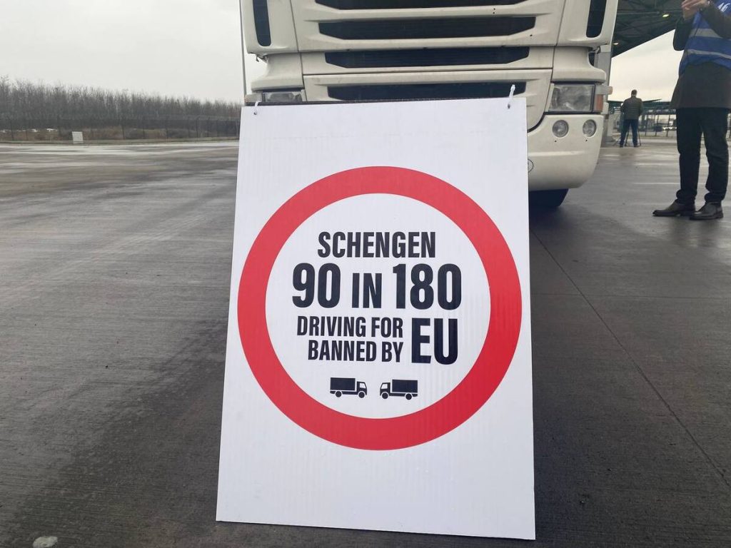 Udruženja transportera Balkana nastavila blokadu graničnih prelaza, danas očekuju rešenje EU