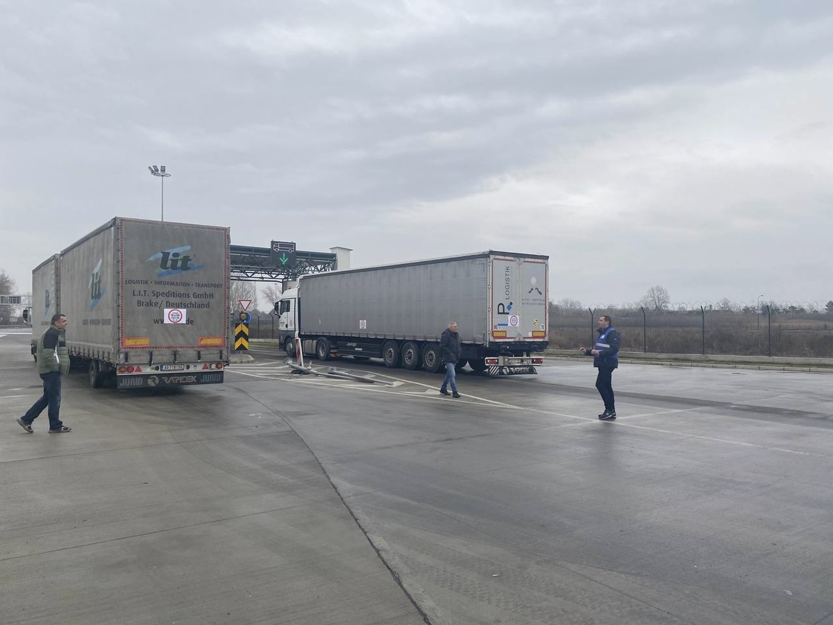 Prevoznici iz Srbije obustavljaju blokade teretnog saobraćaja na graničnim prelazima