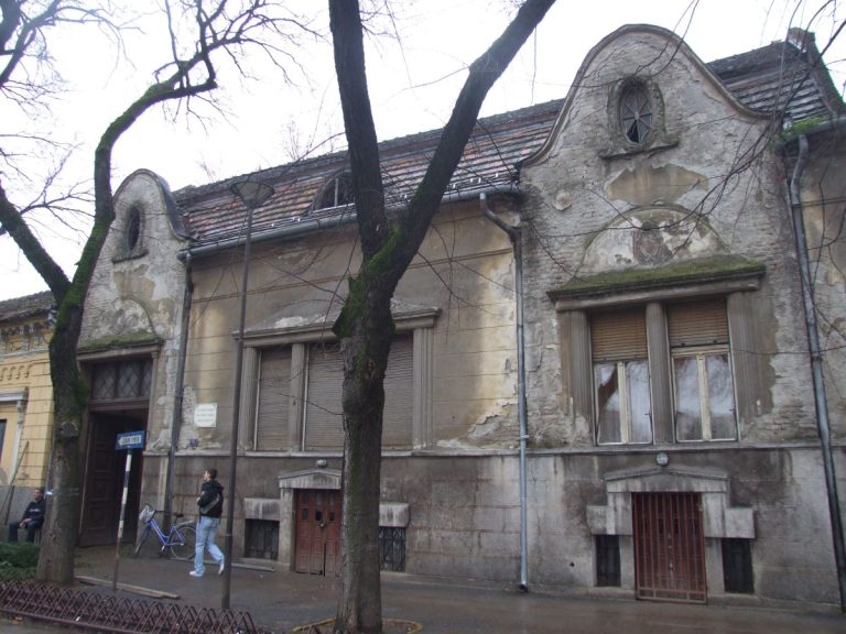 Viktorija Aladžić: Trg Jakaba i Komora 31