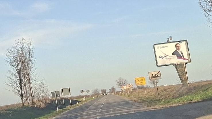 Reagovanja na Pastorovu izjavu da je Šešelj “bezubo morsko prase”